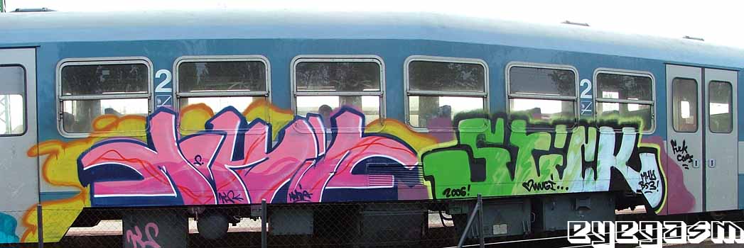 mokia-stick07.jpg